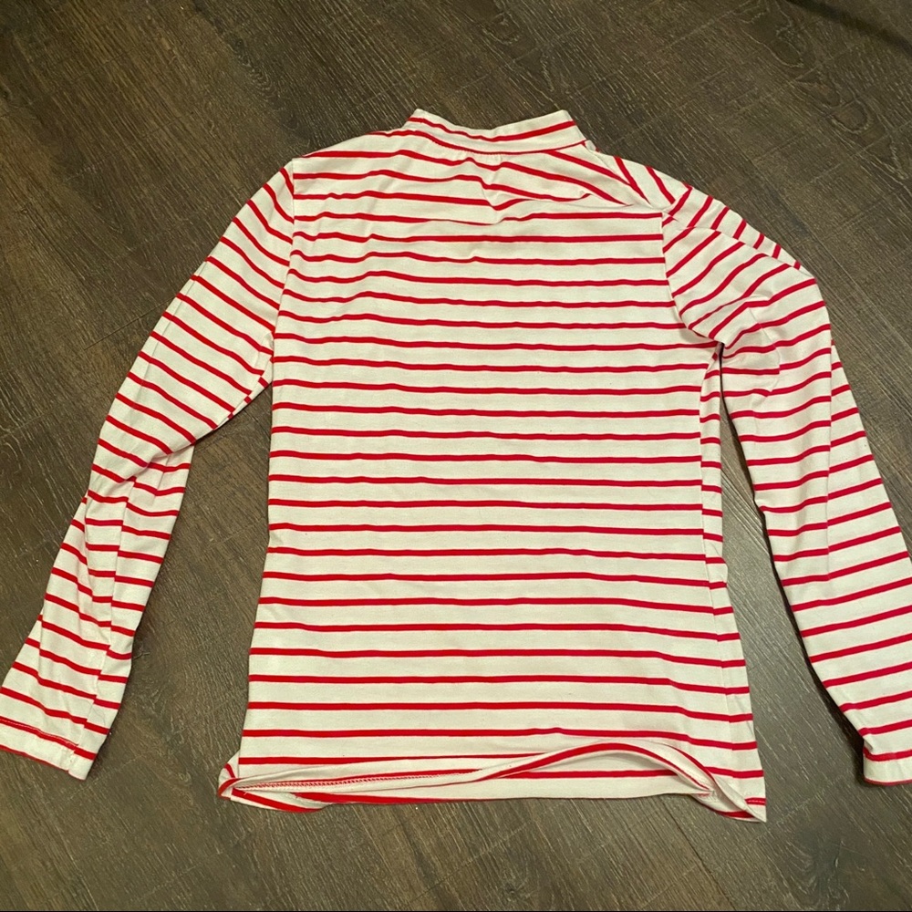 Red striped turtle neck candy cane wheres waldo?